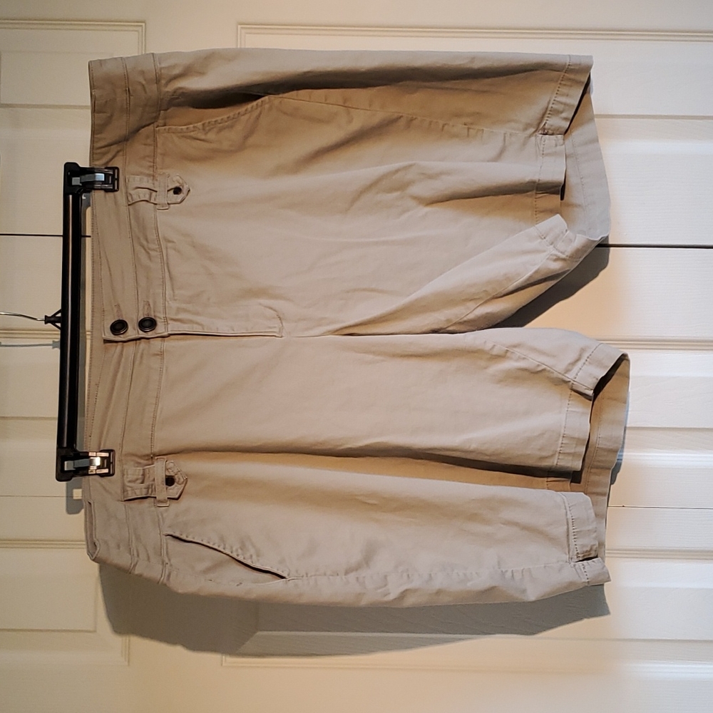 Westport 1962 khaki shorts– size 24